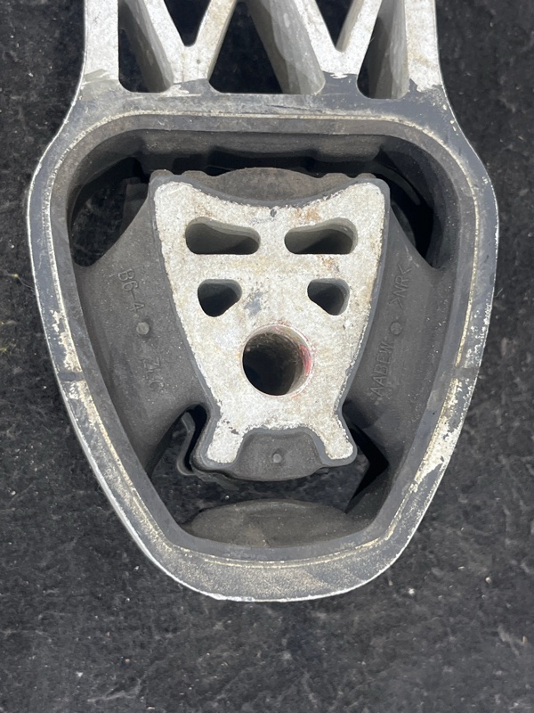 Подушка двигателя, 2000 рублей, Пешки