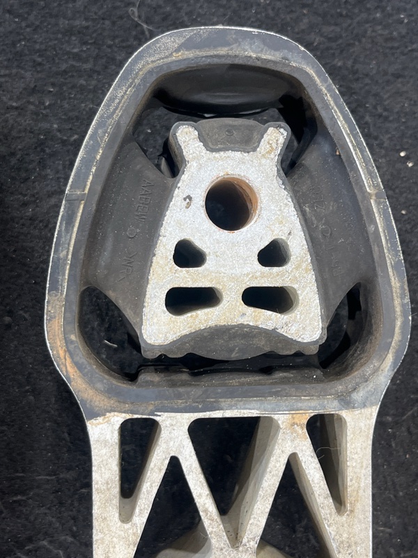 Подушка двигателя, 2000 рублей, Пешки