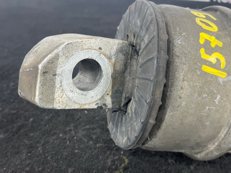 Подушка двигателя, 2000 рублей, Пешки