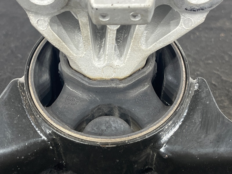 Подушка двигателя, 5500 рублей, Пешки