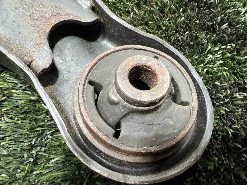 Рычаг нижний, 3000 рублей, Пешки