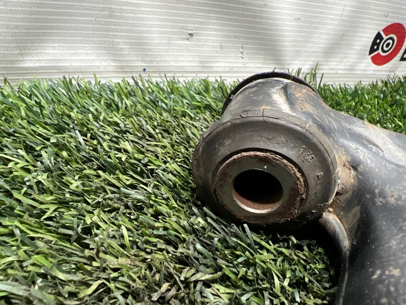 Рычаг нижний, 2000 рублей, Пешки