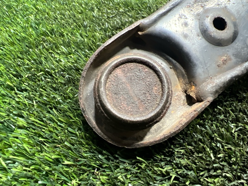 Рычаг нижний, 2000 рублей, Пешки