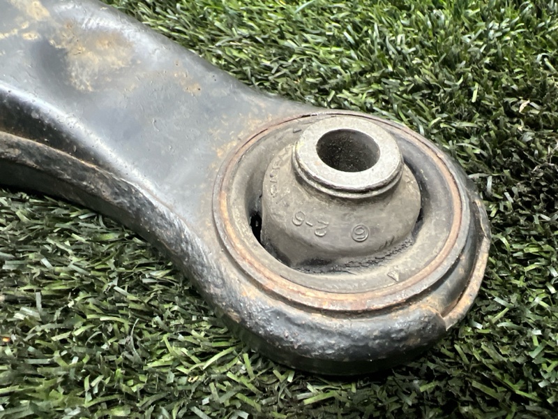 Рычаг нижний, 2000 рублей, Пешки