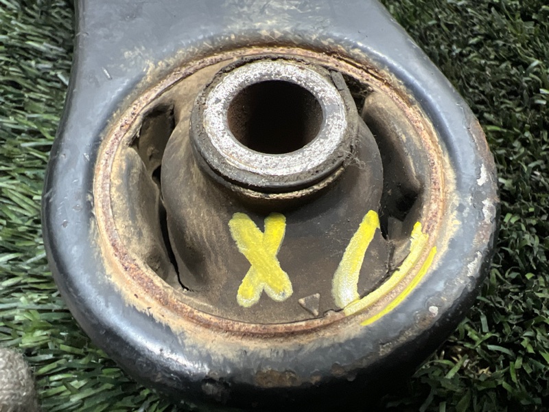 Рычаг нижний, 2000 рублей, Пешки