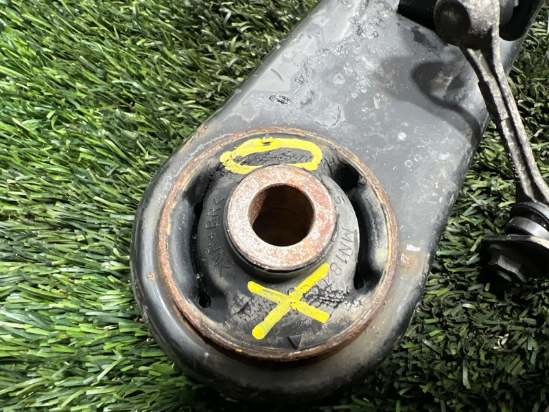 Рычаг нижний, 2000 рублей, Пешки