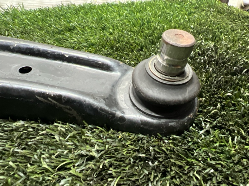 Рычаг нижний, 2000 рублей, Пешки