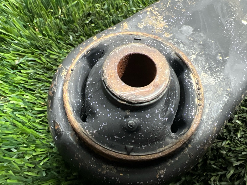 Рычаг нижний, 2000 рублей, Пешки