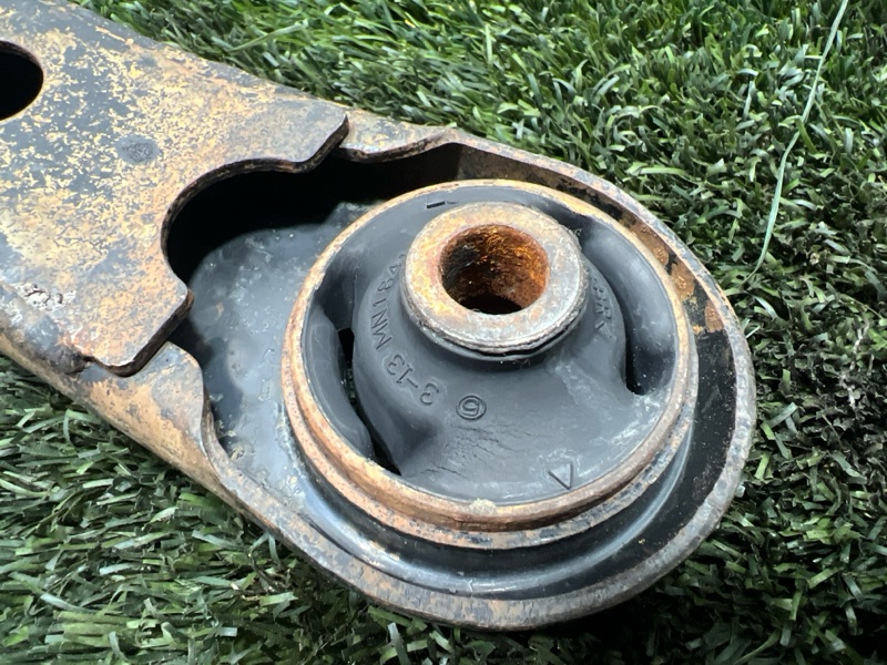 Рычаг нижний, 2000 рублей, Пешки