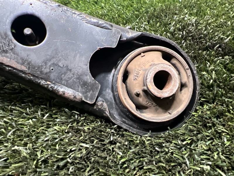 Рычаг нижний, 2000 рублей, Пешки