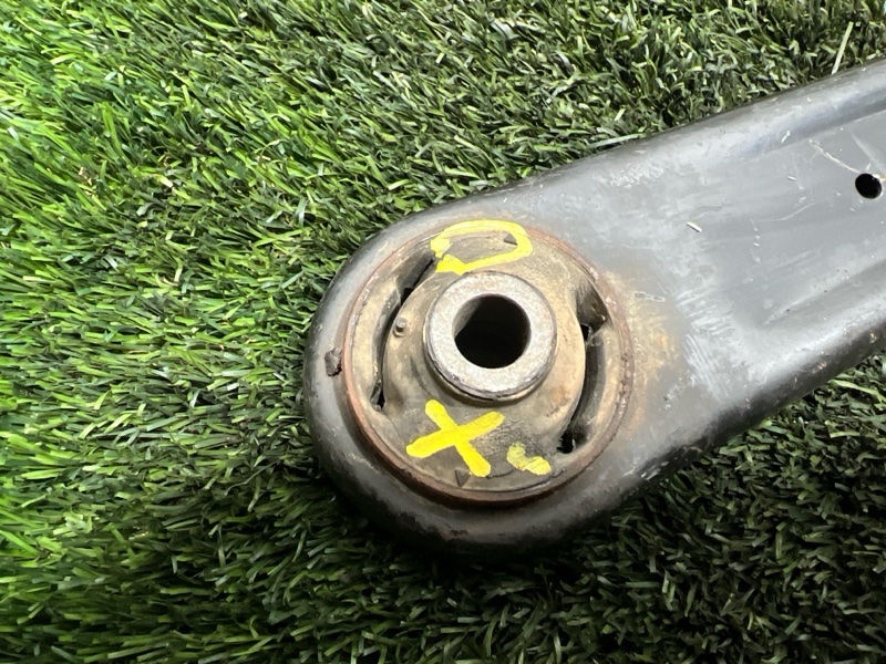 Рычаг нижний, 2000 рублей, Пешки