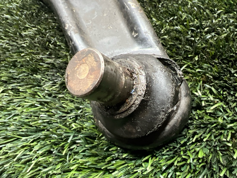 Рычаг нижний, 2000 рублей, Пешки