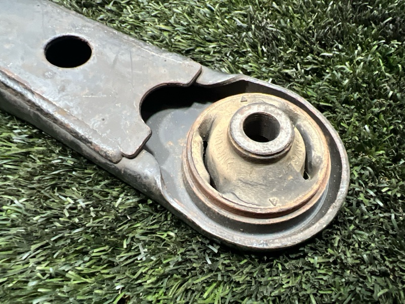 Рычаг нижний, 2000 рублей, Пешки