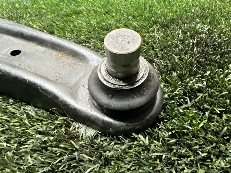 Рычаг нижний, 3000 рублей, Пешки