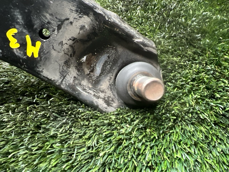 Рычаг нижний, 3500 рублей, Пешки