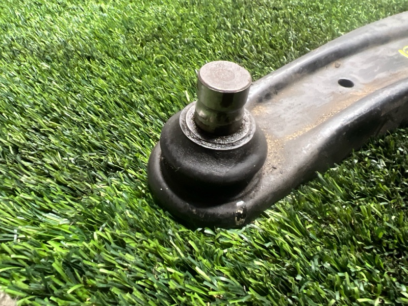 Рычаг нижний, 2000 рублей, Пешки