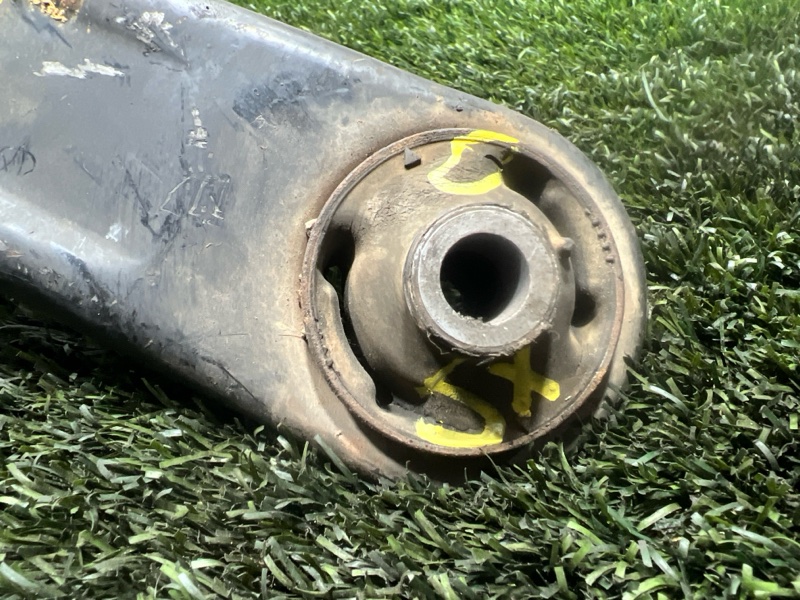 Рычаг нижний, 2000 рублей, Пешки