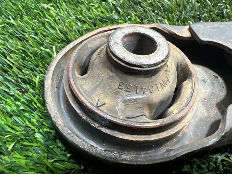 Рычаг нижний, 2000 рублей, Пешки