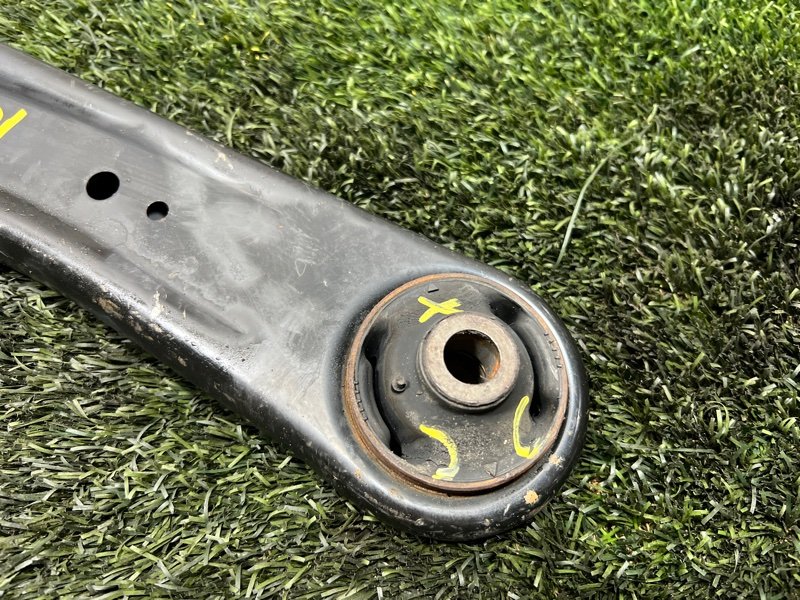 Рычаг нижний, 2000 рублей, Пешки