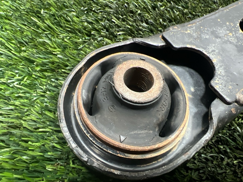 Рычаг нижний, 2000 рублей, Пешки