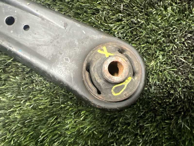 Рычаг нижний, 3000 рублей, Пешки