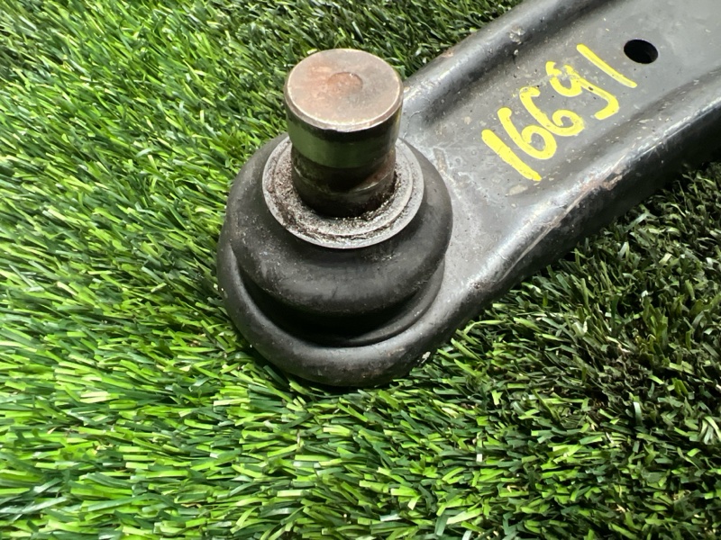 Рычаг нижний, 3000 рублей, Пешки