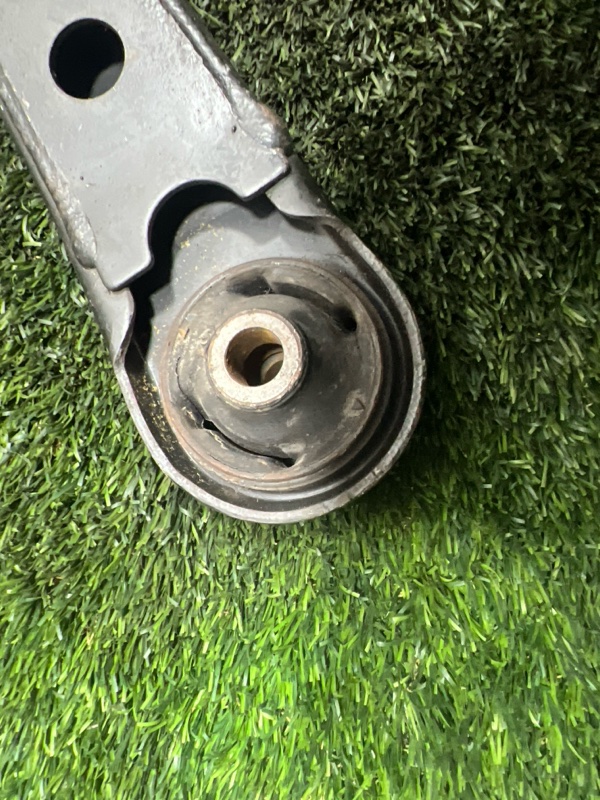 Рычаг нижний, 3000 рублей, Пешки