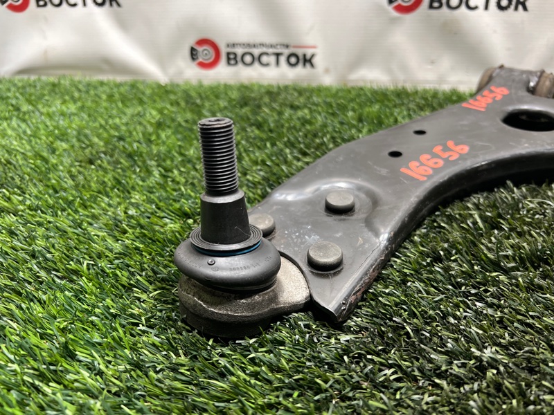 Рычаг нижний, 2000 рублей, Пешки