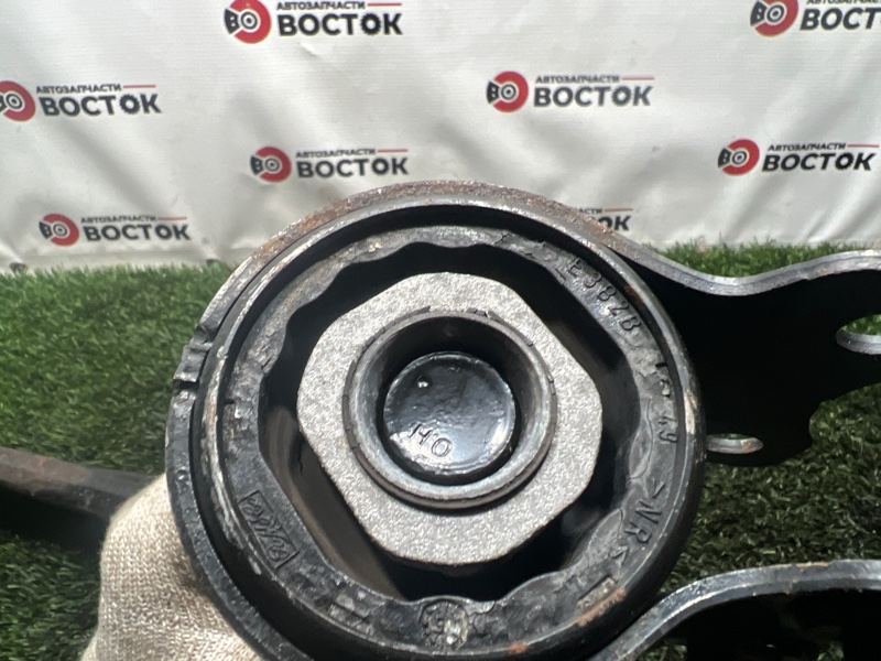 Рычаг нижний, 2000 рублей, Пешки