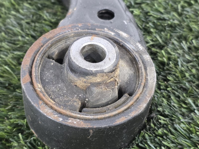 Рычаг нижний, 3500 рублей, Пешки