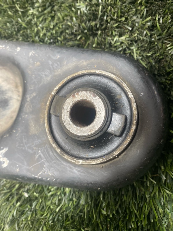 Рычаг нижний, 3000 рублей, Пешки