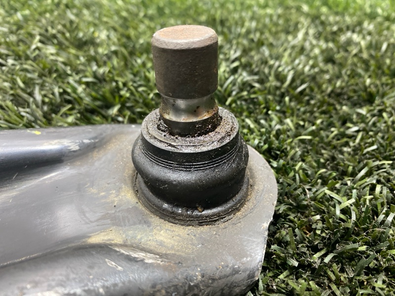 Рычаг нижний, 2000 рублей, Пешки