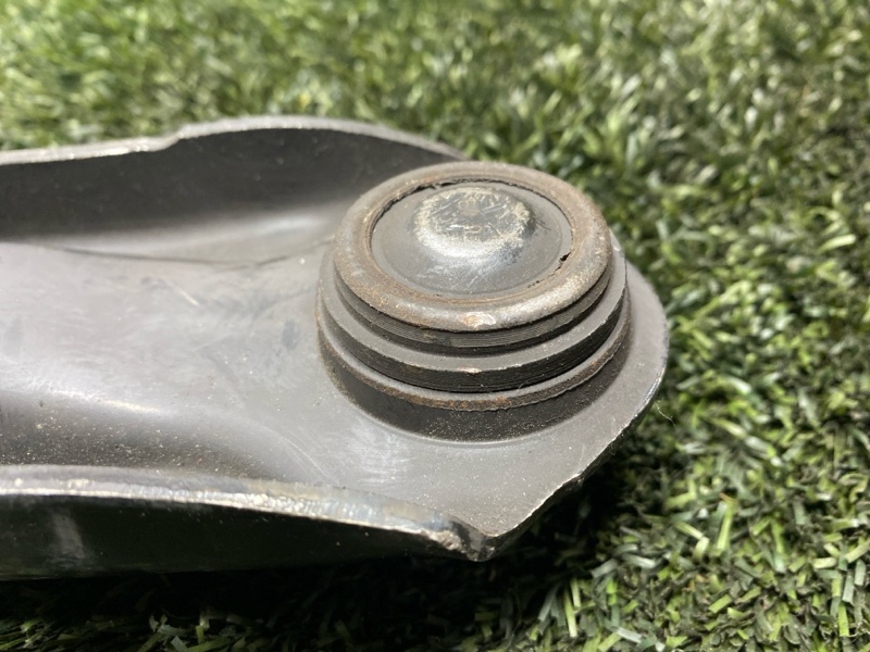 Рычаг нижний, 2000 рублей, Пешки