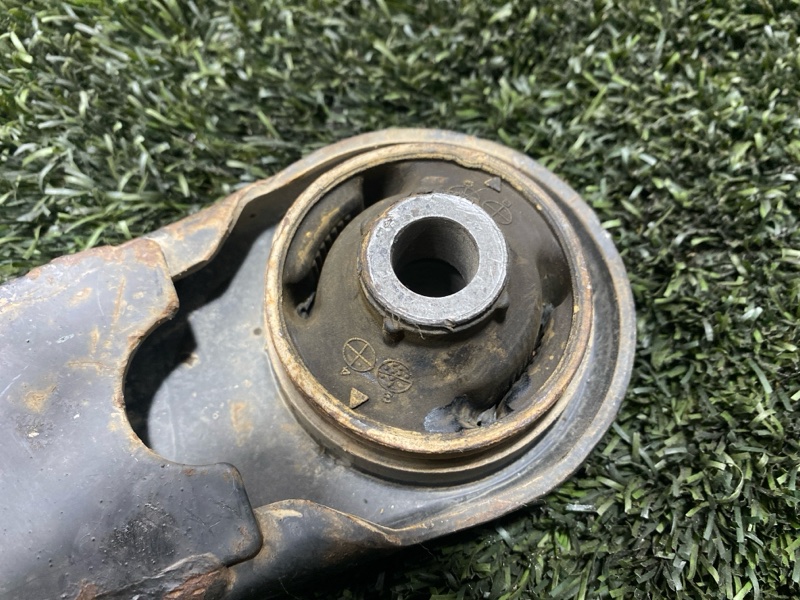 Рычаг нижний, 3000 рублей, Пешки