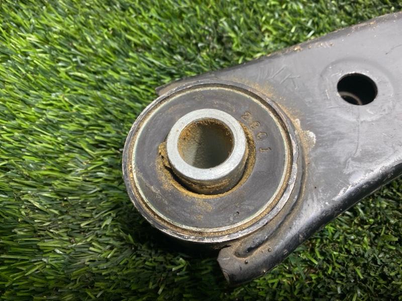 Рычаг нижний, 3000 рублей, Пешки