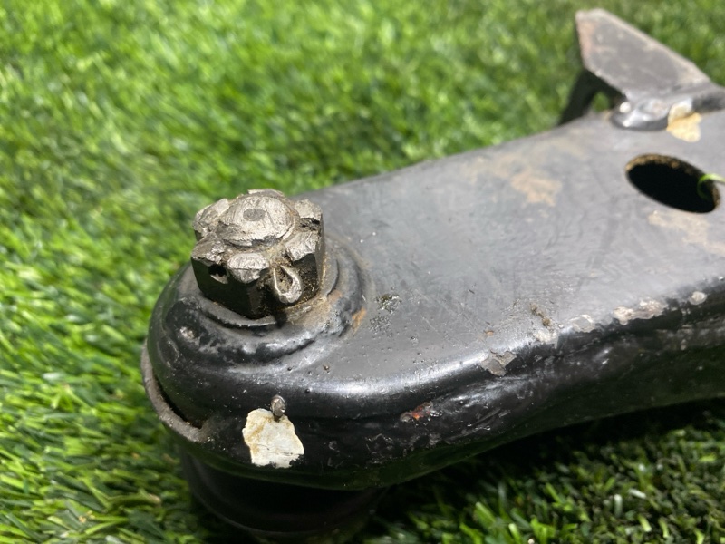 Рычаг нижний, 3000 рублей, Пешки