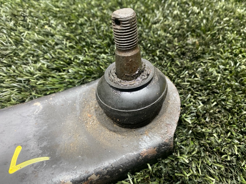 Рычаг нижний, 3000 рублей, Пешки