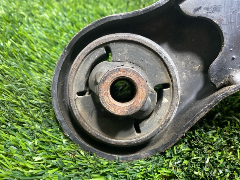 Рычаг нижний, 3000 рублей, Пешки