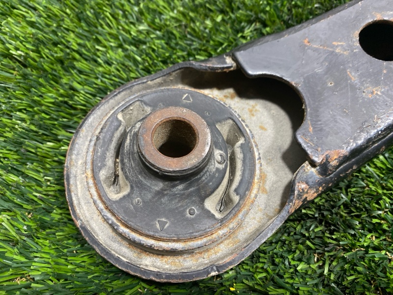 Рычаг нижний, 3000 рублей, Пешки