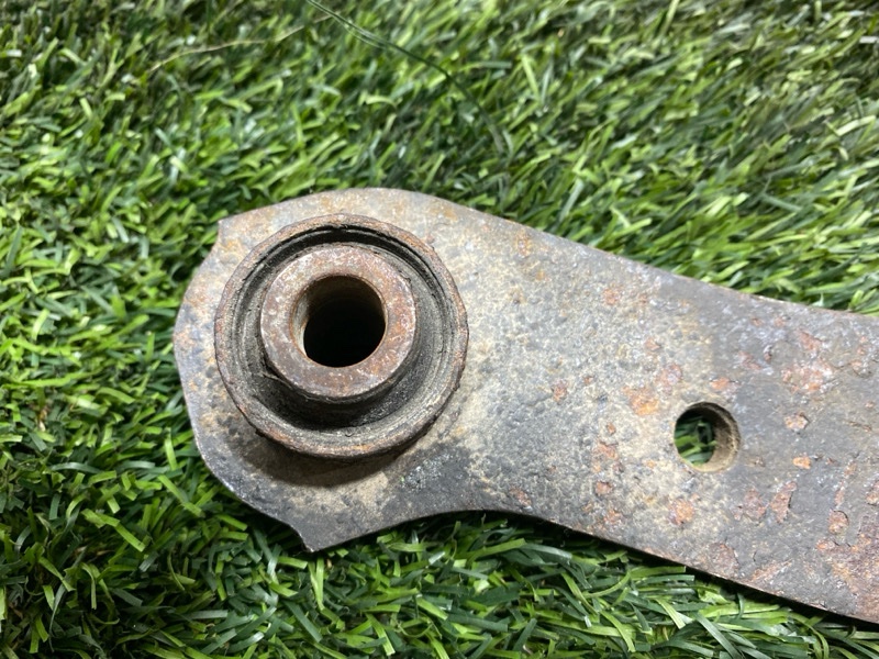 Рычаг нижний, 1500 рублей, Пешки