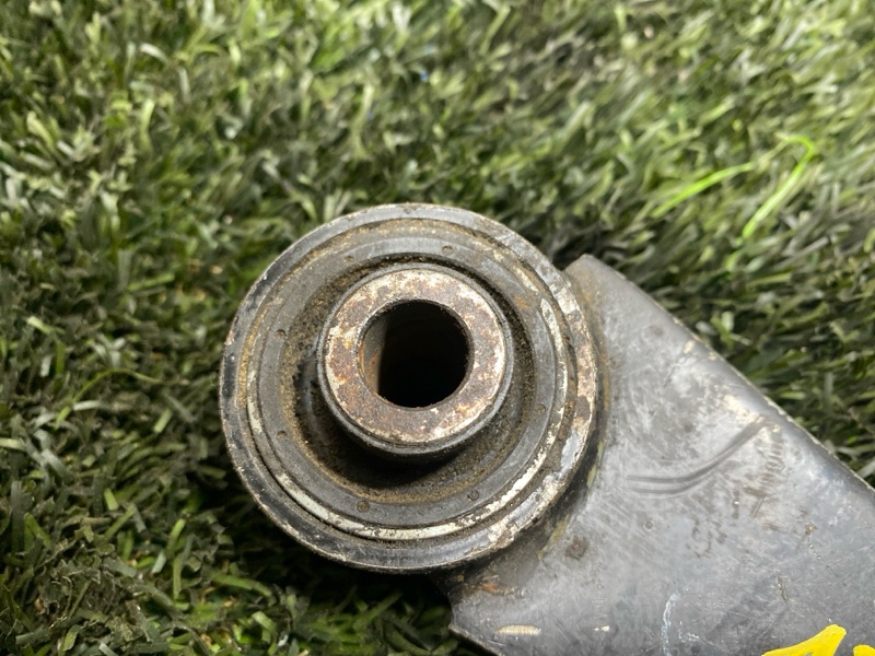 Рычаг нижний, 1500 рублей, Пешки