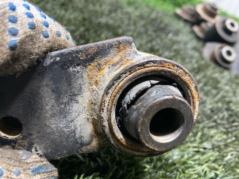 Рычаг нижний, 1500 рублей, Пешки