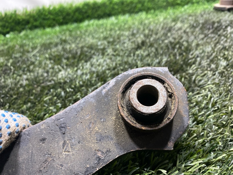 Рычаг нижний, 1500 рублей, Пешки