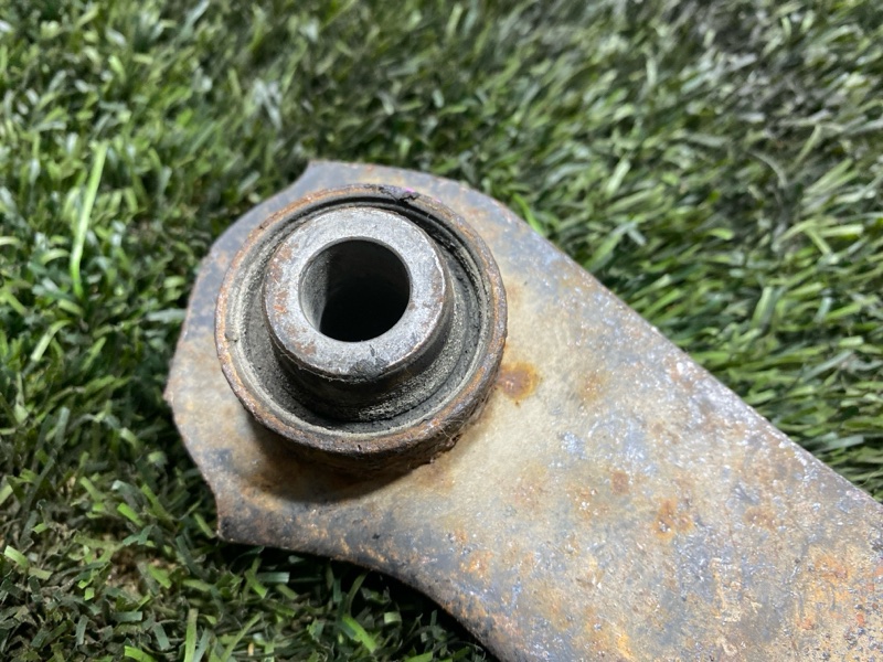 Рычаг нижний, 1500 рублей, Пешки