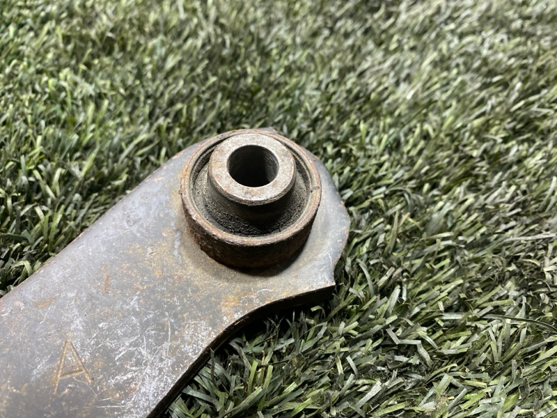 Рычаг нижний, 1500 рублей, Пешки