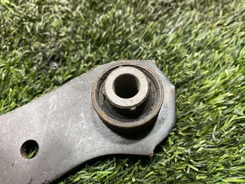 Рычаг нижний, 1500 рублей, Пешки