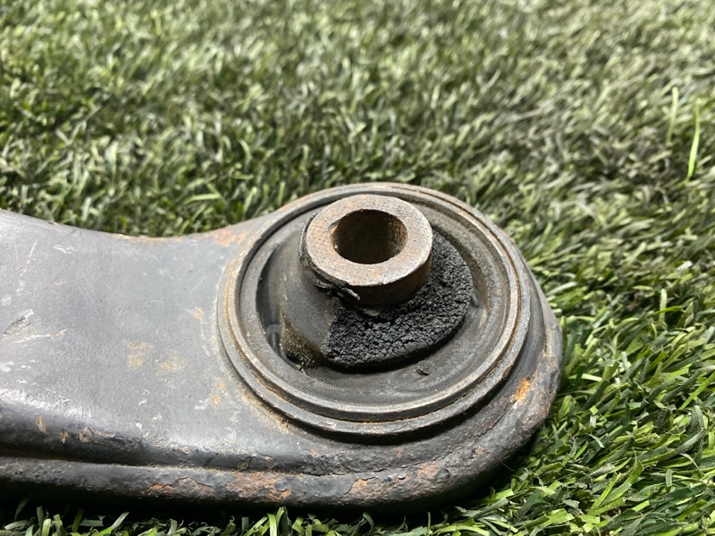 Рычаг нижний, 2500 рублей, Пешки