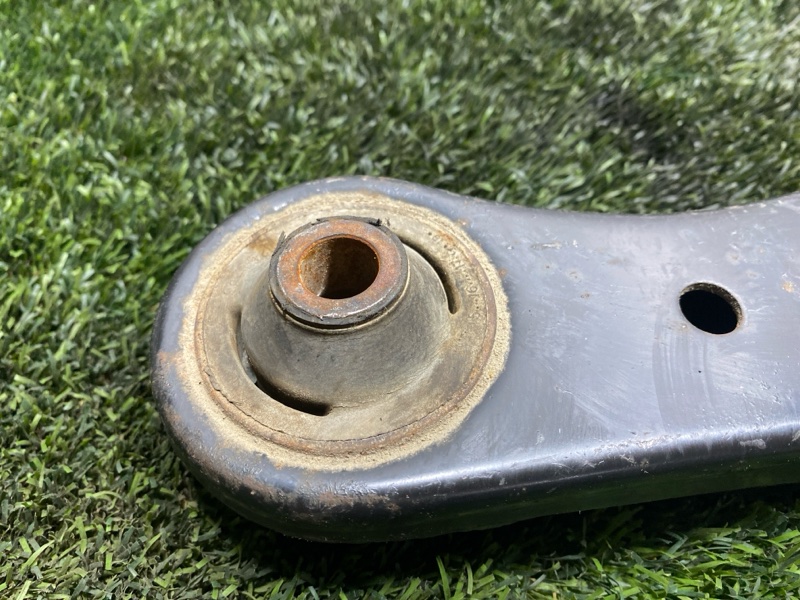 Рычаг нижний, 2500 рублей, Пешки