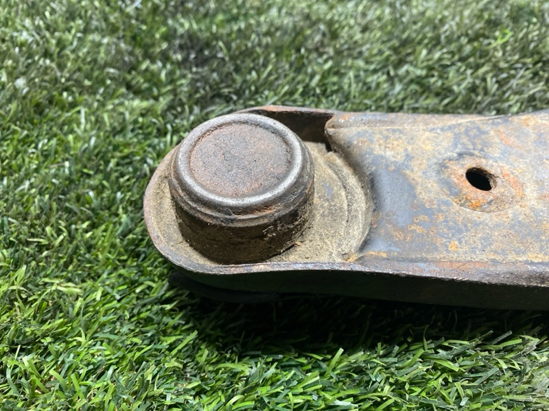 Рычаг нижний, 2500 рублей, Пешки