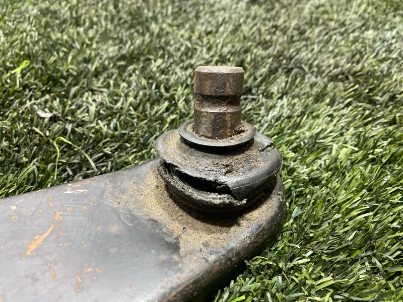 Рычаг нижний, 2500 рублей, Пешки